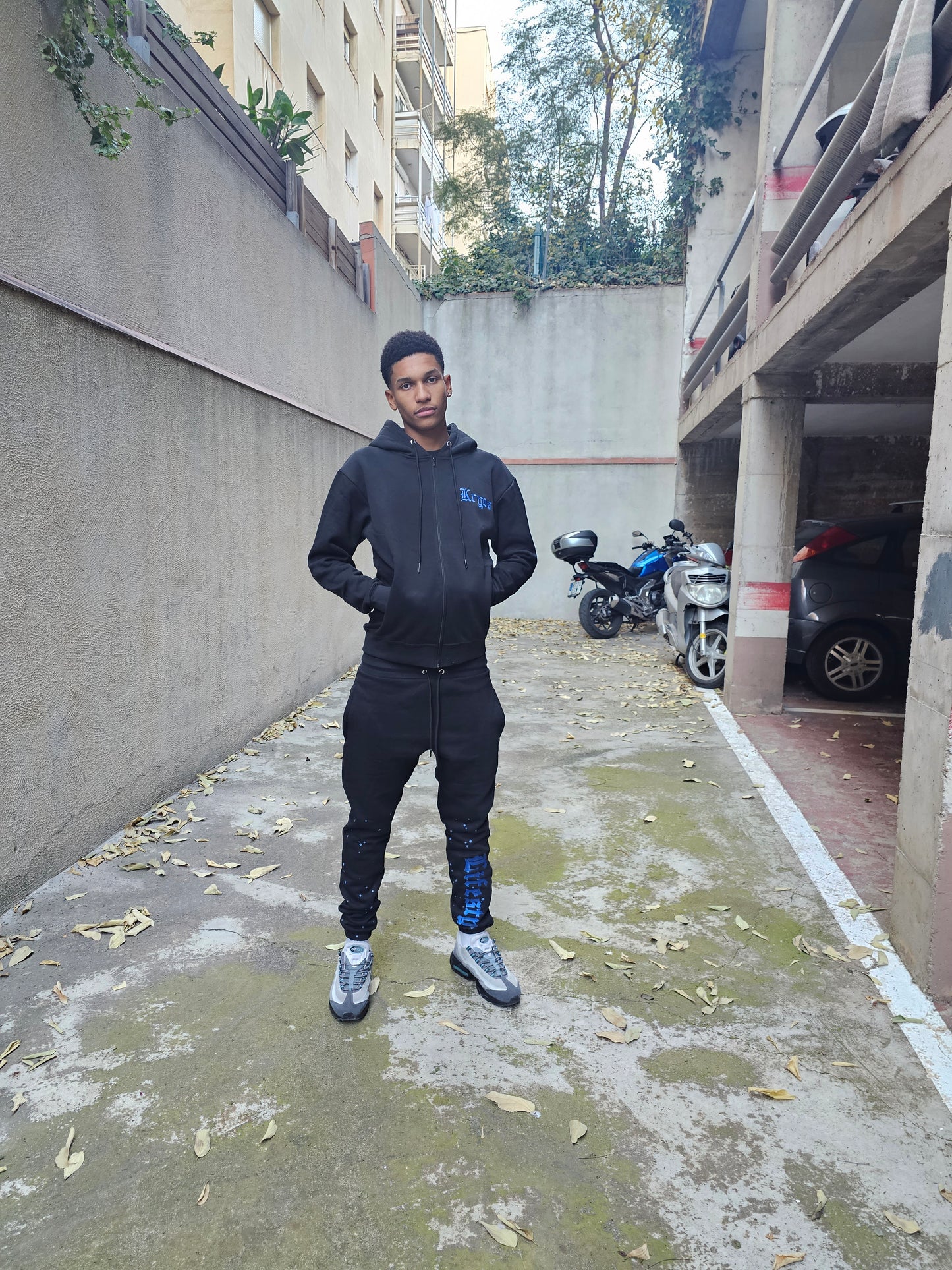 BLACK TRACKSUIT