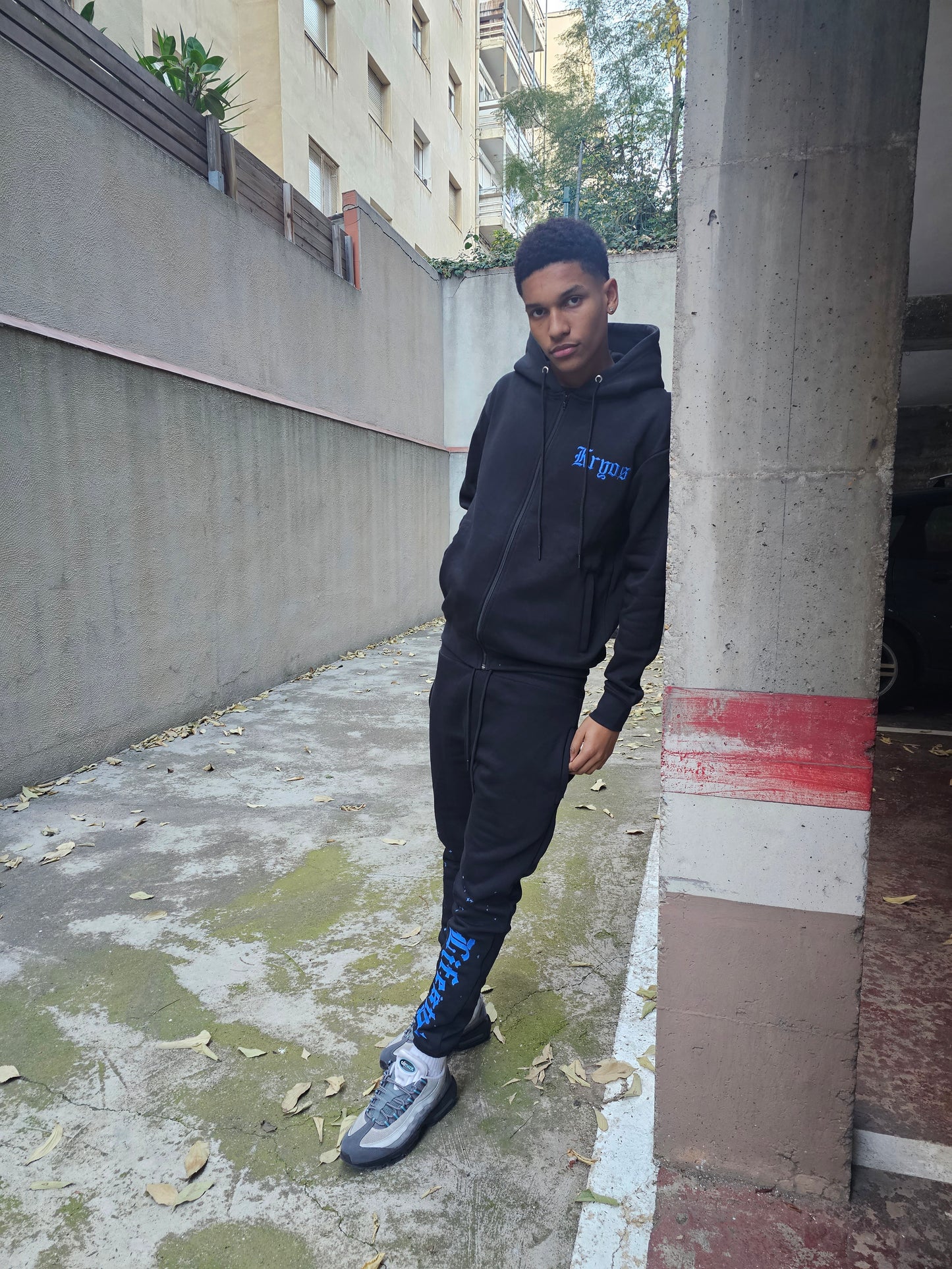 BLACK TRACKSUIT