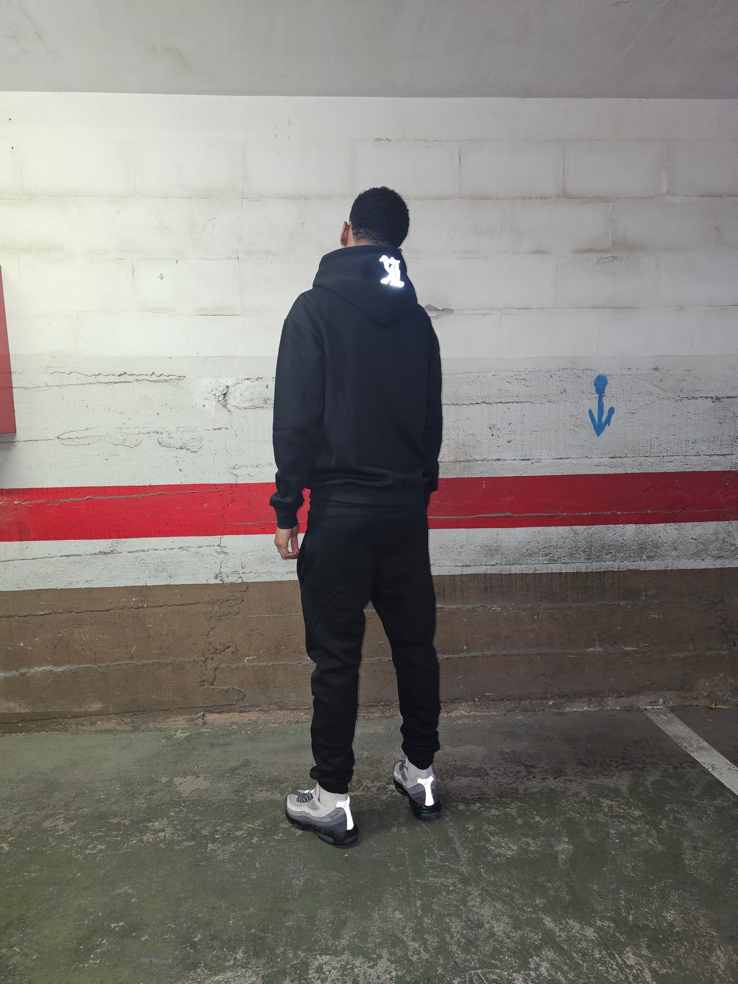 BLACK TRACKSUIT